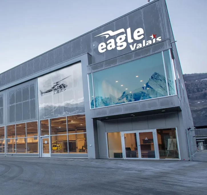 Base de Eagle Valais à Sion côté tarmac Base de Eagle Valais à Sion côté tarmac