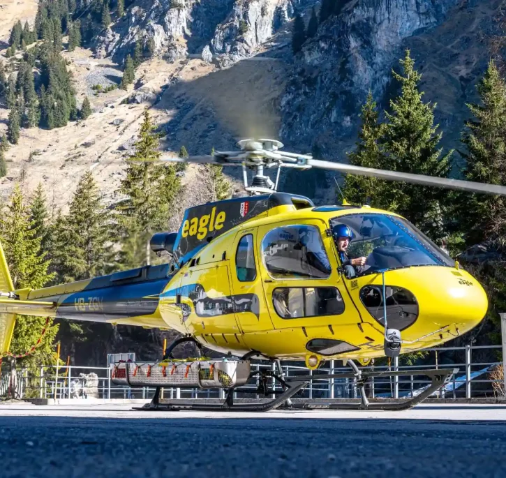 AS350B3 d'Eagle Valais entrain de décoller.