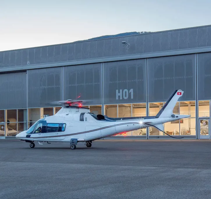 A109E devant l'hangar d'Eagle Valais.