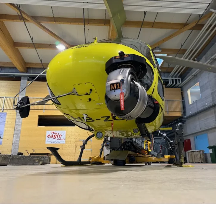 Photo et film caméra hélicoptère hangar