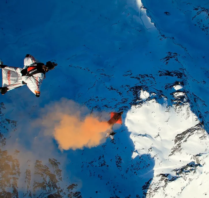 Photo d'un largage Wingsuit en Suisse, pour un tournage RedBull.